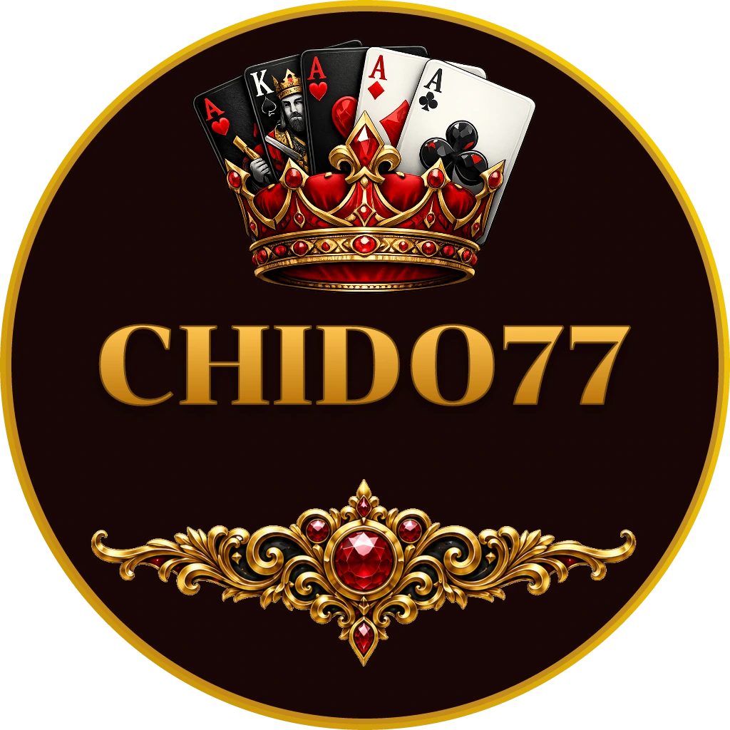 CHIDO77 – Experimenta entretenimiento premium de casino en línea para jugadores en México Elegante escena de casino con una mujer glamurosa en un vestido dorado de pie junto a una ruleta, rodeada de cartas y fichas volando, que resalta la lujosa atmósfera de juego de CHIDO77 en México